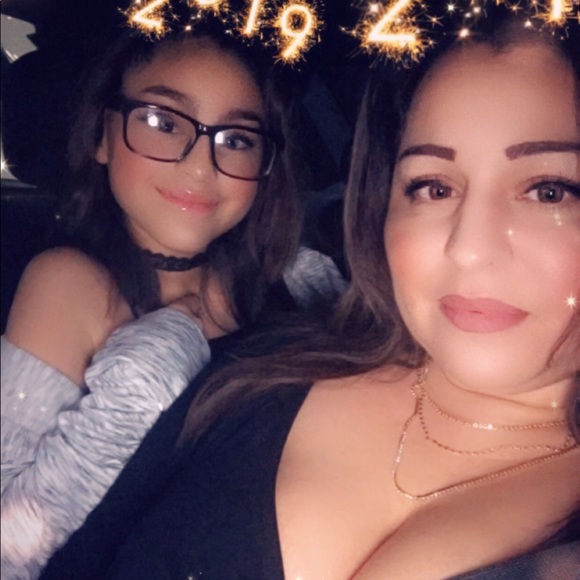 Meet your Posher, Cynthia - Picture 1 of 1